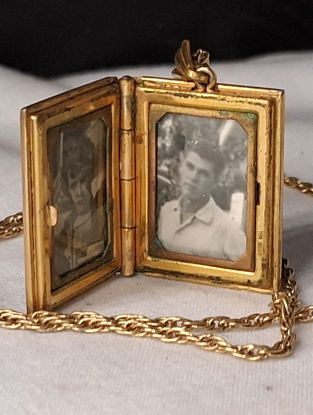 Classic Gold Womens Jewelry Book-Style Locket Double Photo Pendant Necklace
